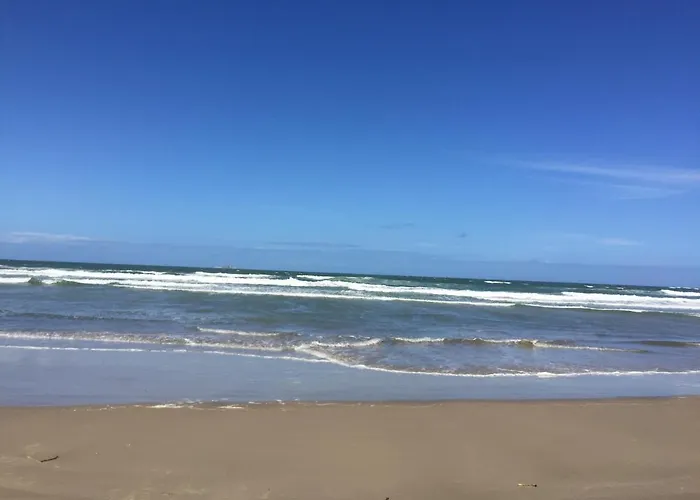 Apartamento 3 Dorm., O Quintal É A Praia E Molhes