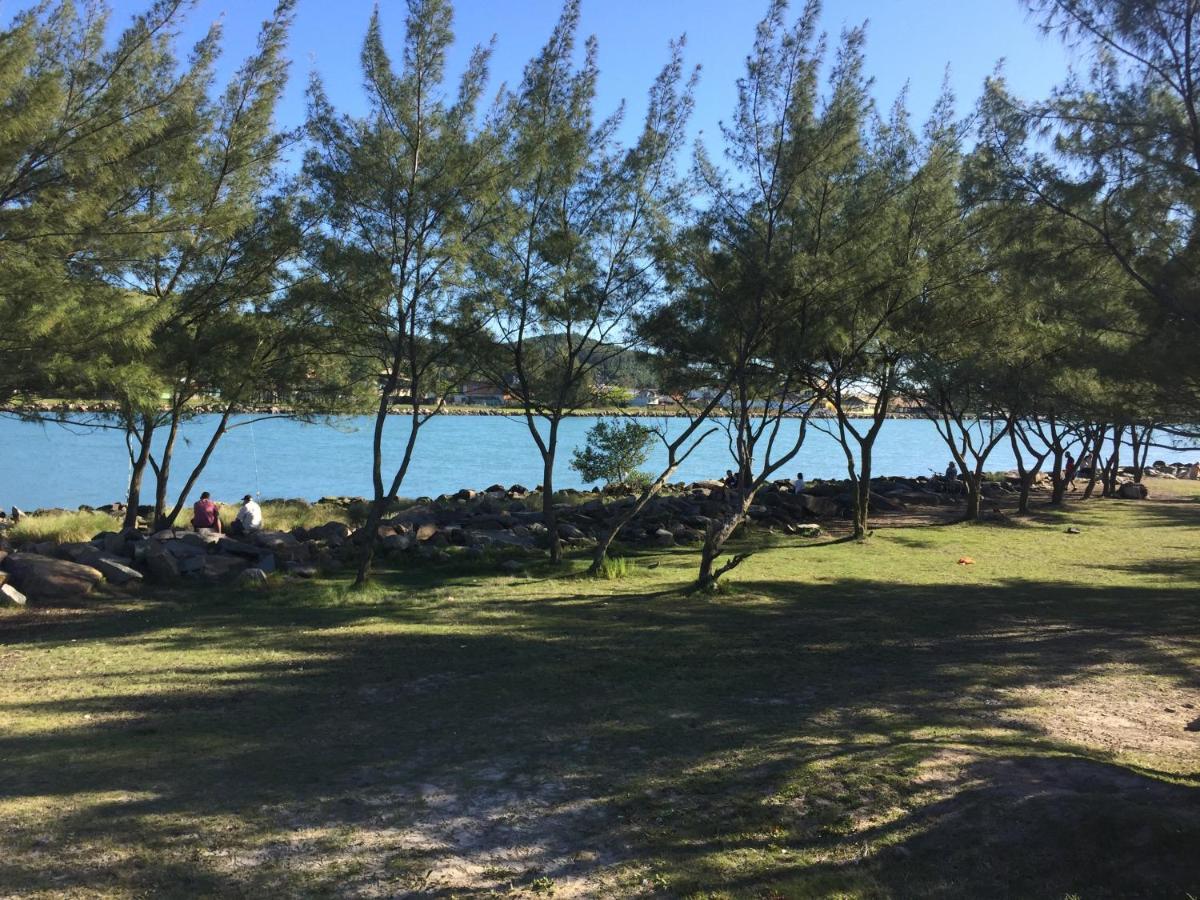 3 Dorm., O Quintal é A E Molhes Laguna