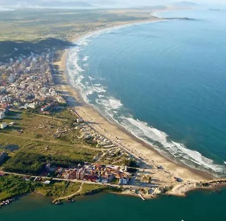 Apartamento 3 Dorm., O Quintal E A Praia E Molhes Laguna Exterior photo