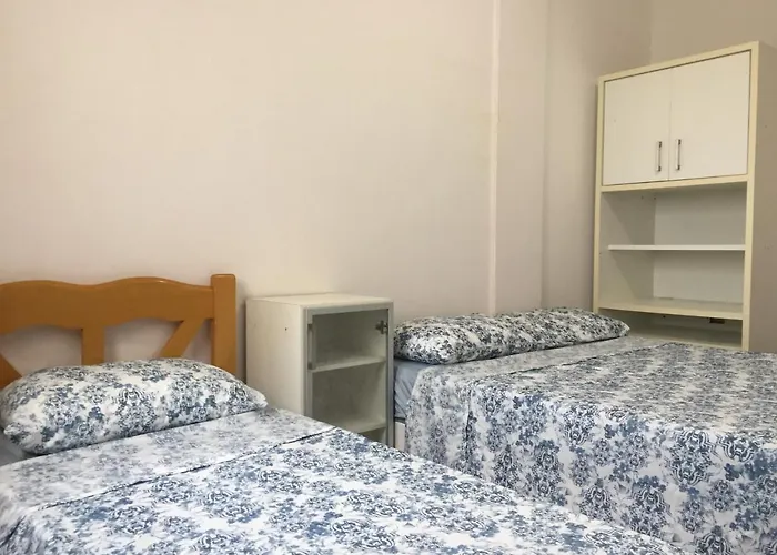Apartamento 3 Dorm., O Quintal E A Praia E Molhes